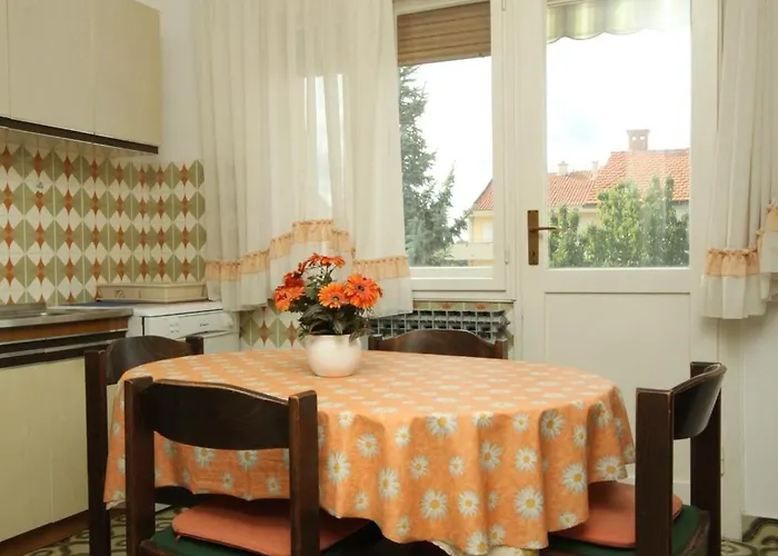 With A Parking Space Pula - 7321 *