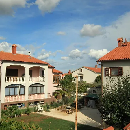 Apartment With A Parking Space Pula - 7321